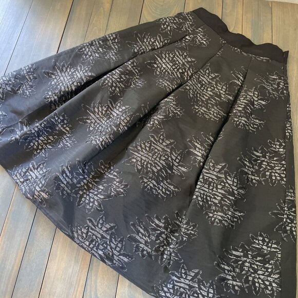 White House Black Market Dresses & Skirts - White House Black Market Floral A-Line Shimmer Midi Skirt Size 2 - NWT (UU)